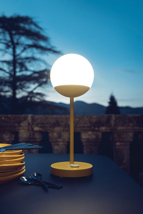 Moon - Lampe d'ambiance à poser sur la table de votre terrasse