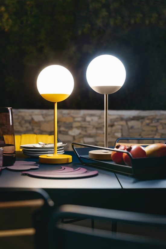 Moon - Lampe ludique et coloré pour embellir vos salons et tables de jardin