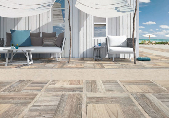 Parchi Yellowstone –Grés cérame imitation bois vieilli blanchi. Doux et lumineux, il est idéal pour une allée de jardin ou une plage de piscine 41x41 ou 60x60 cm